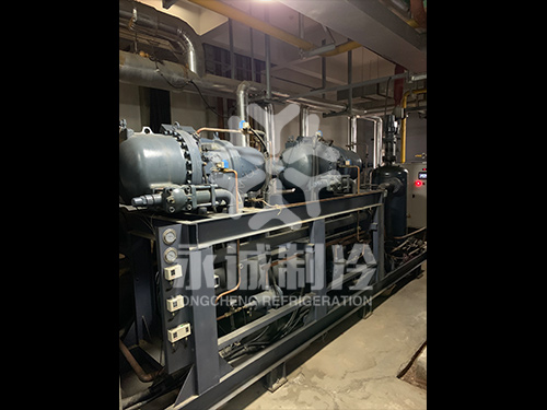 復(fù)盛螺桿機維修現(xiàn)場